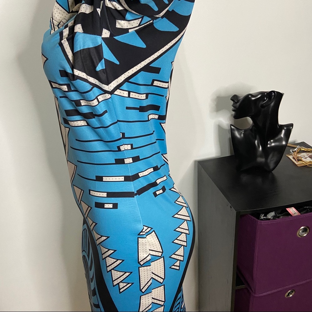 Dress - Picture 2 of 3